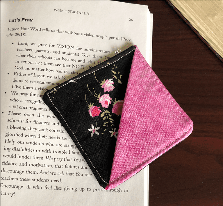 Easy corner bookmark 15-minute sewing tutorial