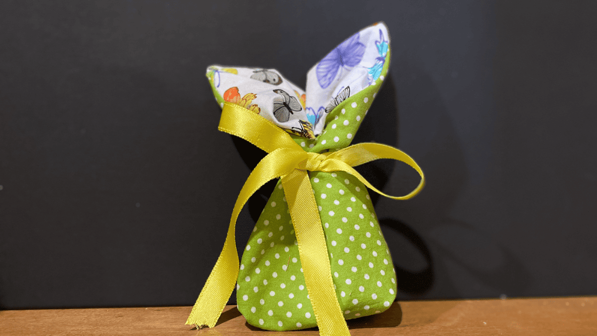 This DIY Easter Treat Bags is made with 2 fabrics and is reversible