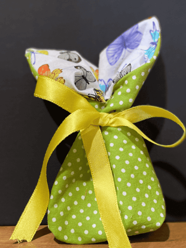 This DIY Easter Treat Bags is made with 2 fabrics and is reversible