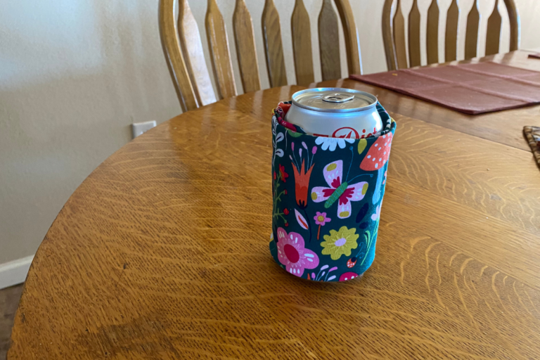 finished can koozie pattern in green with flowers